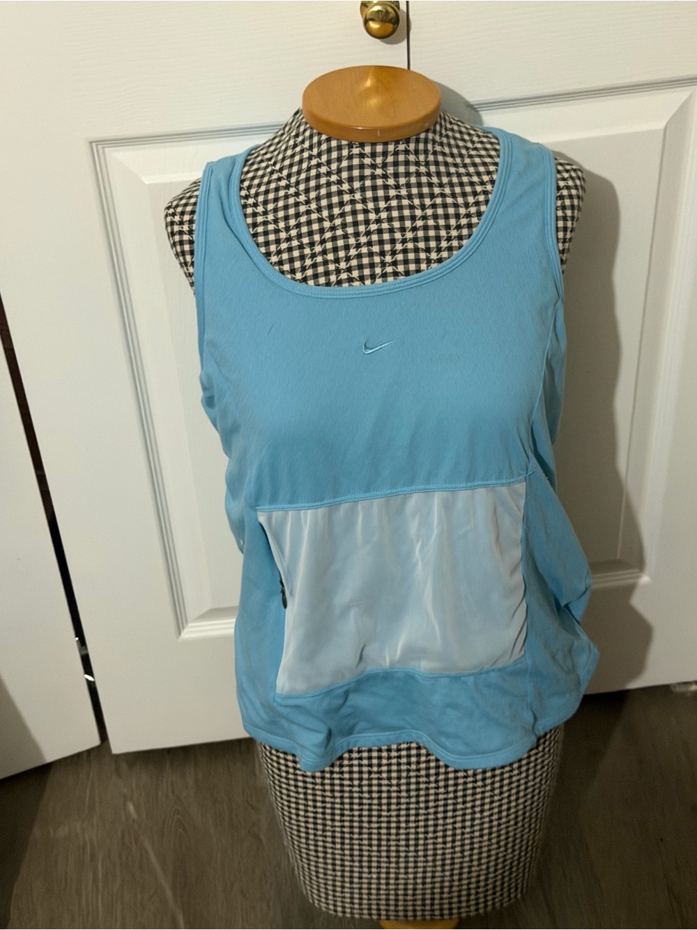 Nike tank with front pocket size L